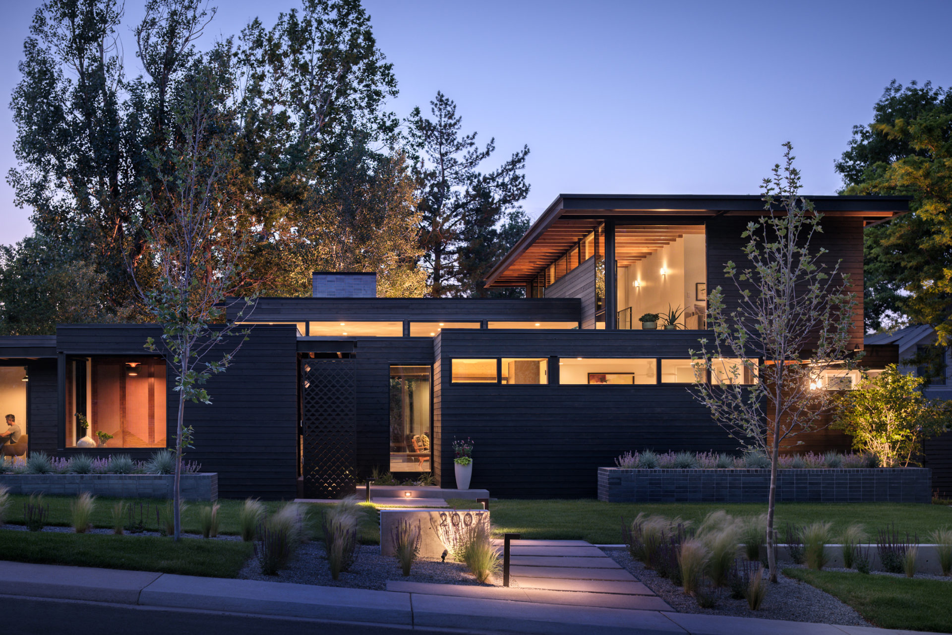 Хаус новинки. Геометрическое шоу США Боулдер дом. Transformer Houses in Canada. USA Architecture Garden. Boulder House, Houston Houses.